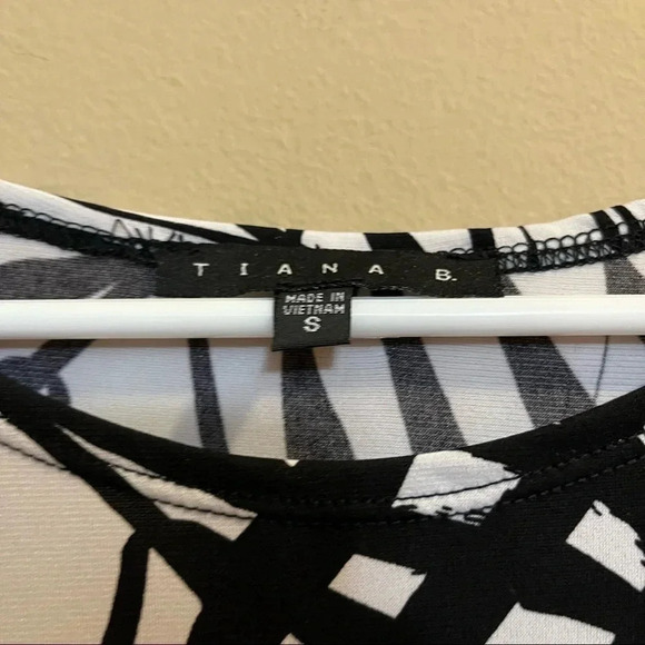 Tiana B. Sleeveless Black White Palm Leaf Printed Maxi Dress Slit Size S… - Picture 7 of 10